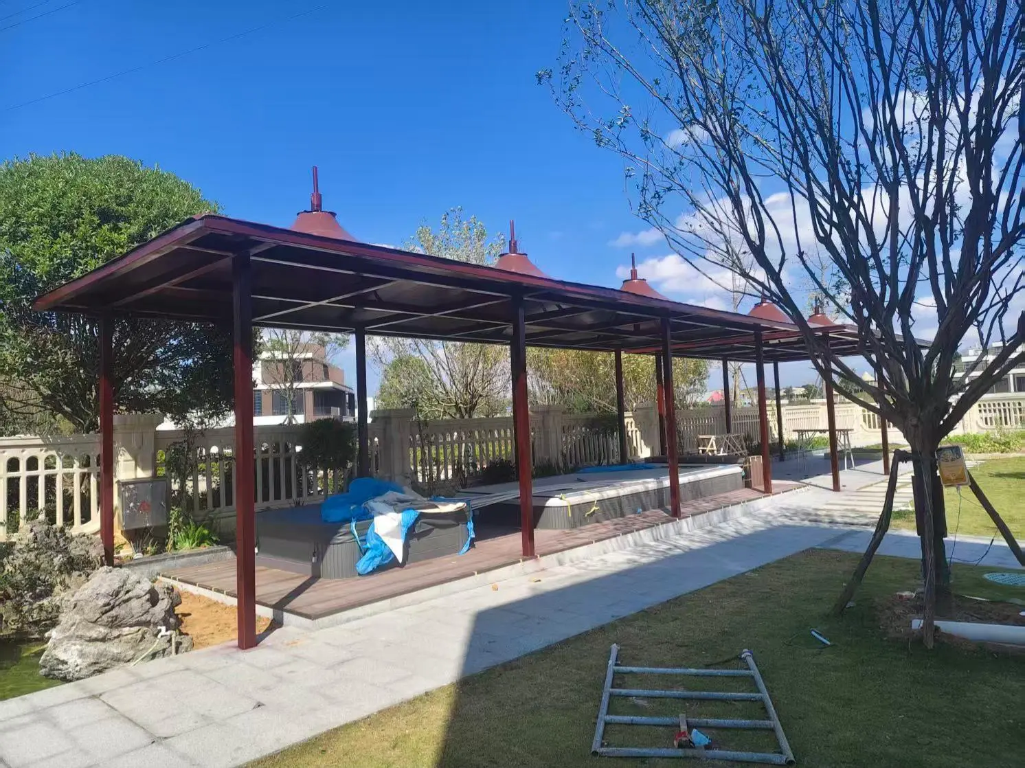 贵州万山园区小区膜结构停车棚怎么选?本地源头工厂拆解三大坑,避开返修翻倍成本
